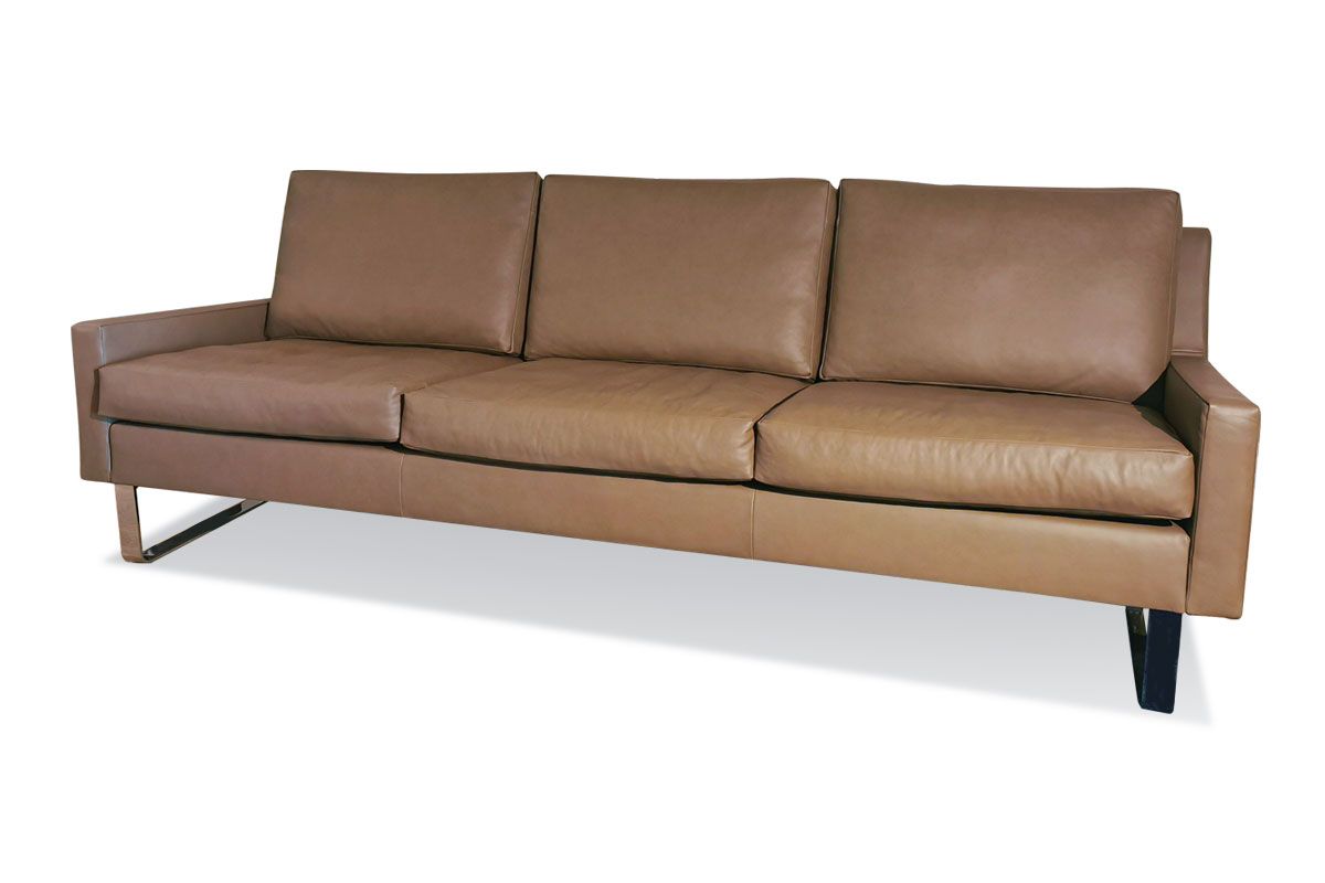 Sofa 105, 3-Sitzer, mit Armlehnen Society, Leder Sauvage trüffel (braun) (322080) B 230 x H 82 x T 90, Sitzhöhe: 44 cm<div></div>Verfügbarkeit: 1 Stk.<div></div><b>Nachlieferbar</b>