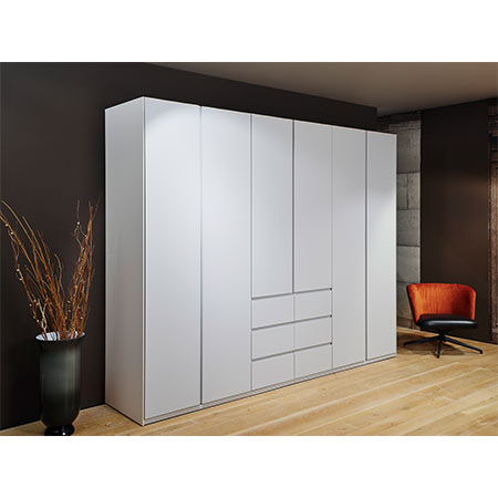 Refugium Kleiderschrank von Cramer Holzmanufaktur