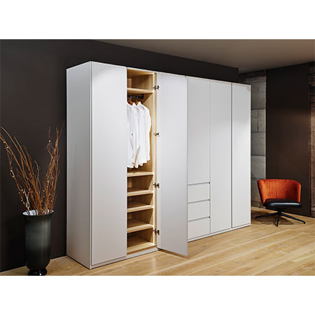 Refugium Kleiderschrank von Cramer Holzmanufaktur