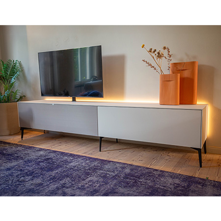 Velare Medienlowboard von Cramer Holzmanufaktur