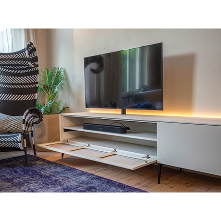 Velare Medienlowboard von Cramer Holzmanufaktur