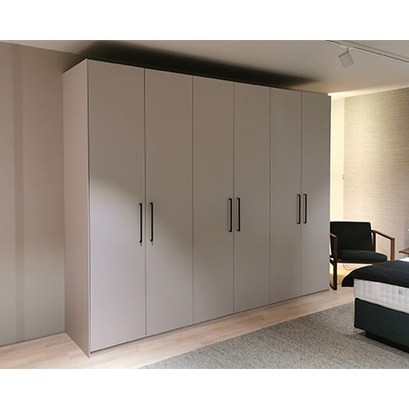 Refugium Kleiderschrank mit Dreht�ren und Standard-Ausstattung von Cramer Holzmanufaktur