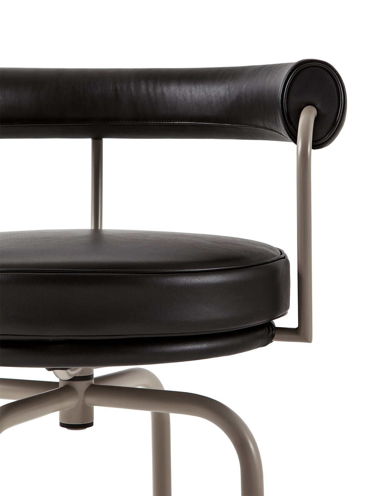 7 Fauteuil tournant von Cassina