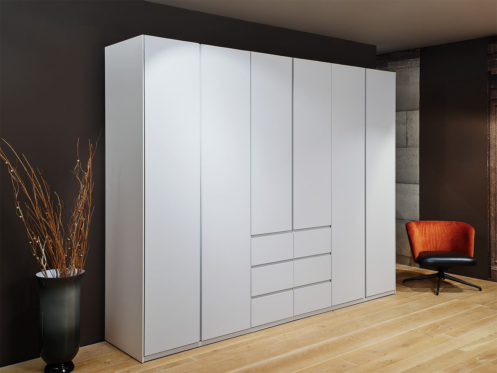 Refugium Kleiderschrank von Cramer Holzmanufaktur