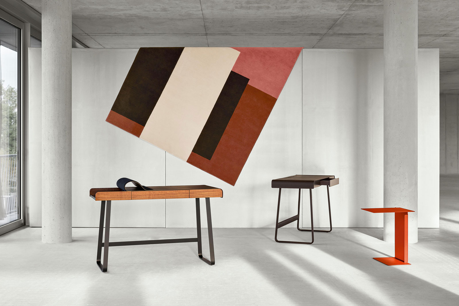 Pegasus Home Desk von ClassiCon