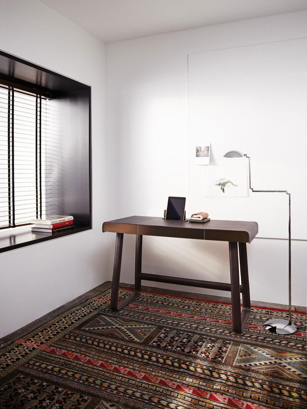 Pegasus Home Desk von ClassiCon