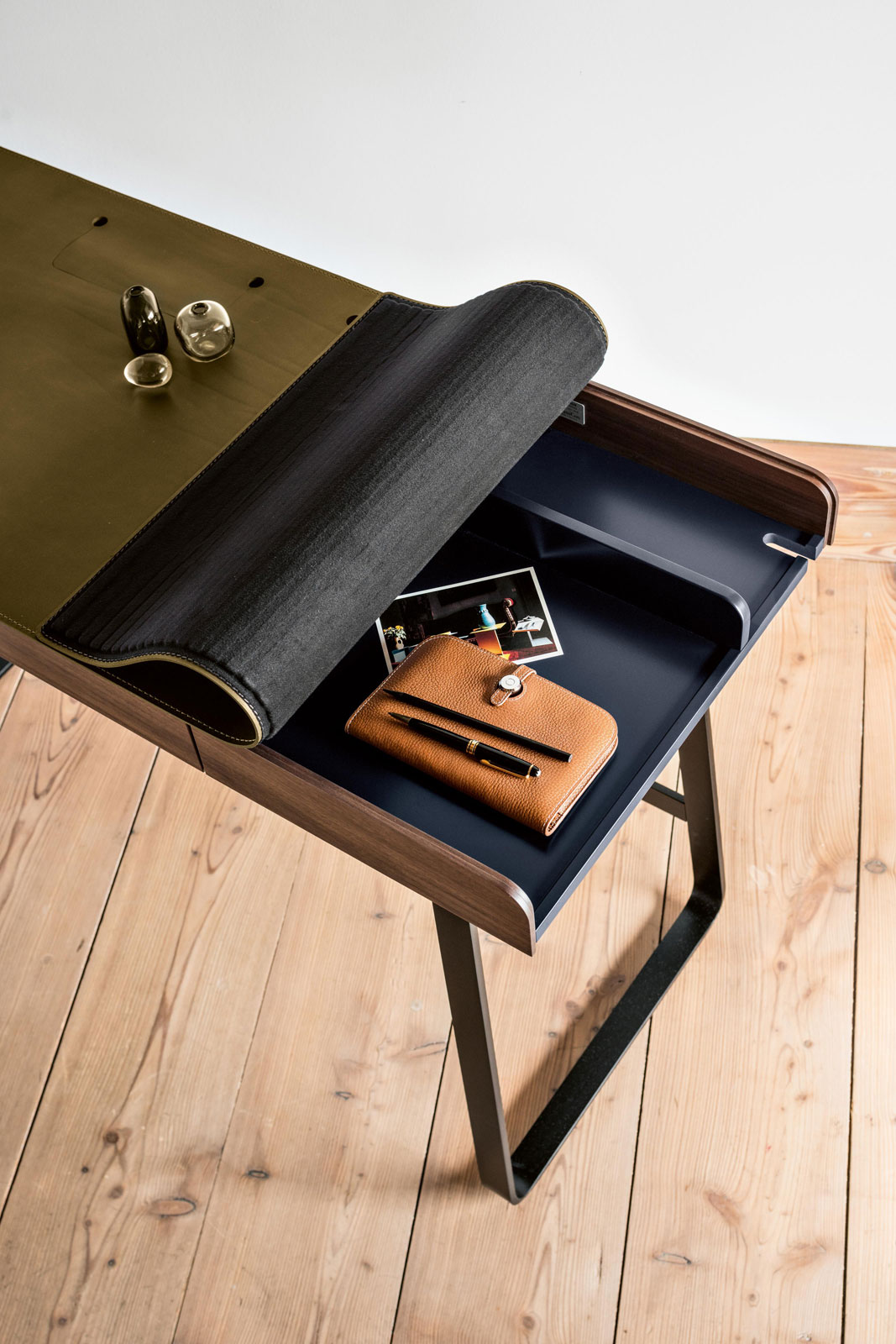Pegasus Home Desk von ClassiCon