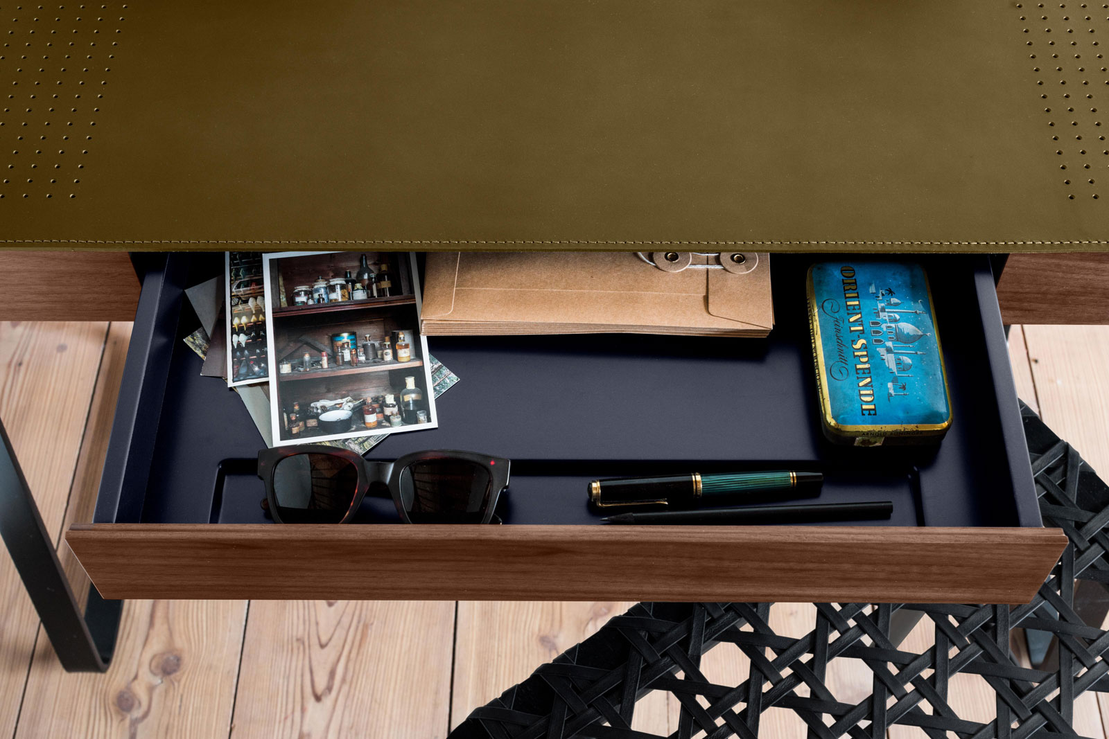 Pegasus Home Desk von ClassiCon