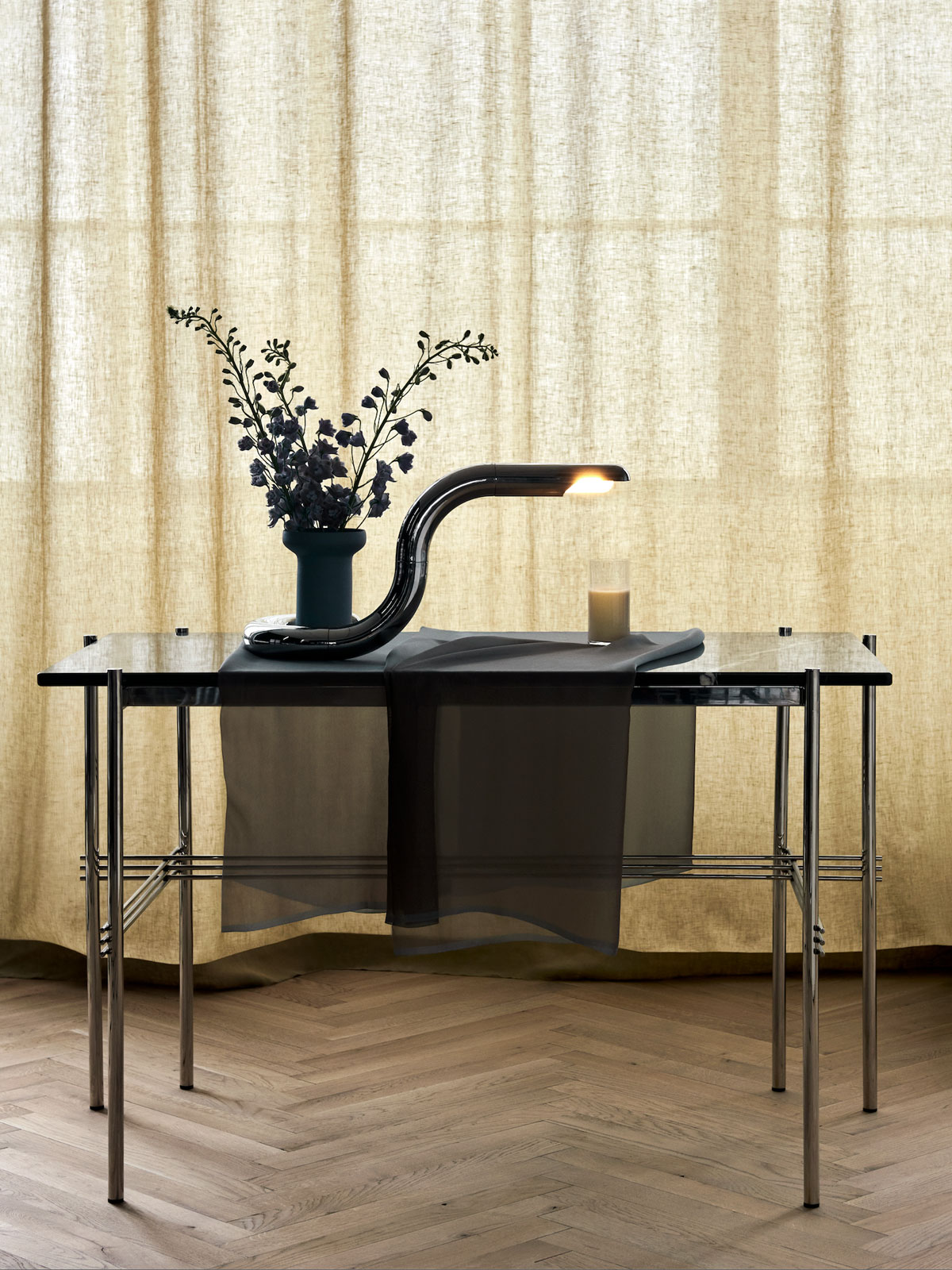 TS Desk von Gubi