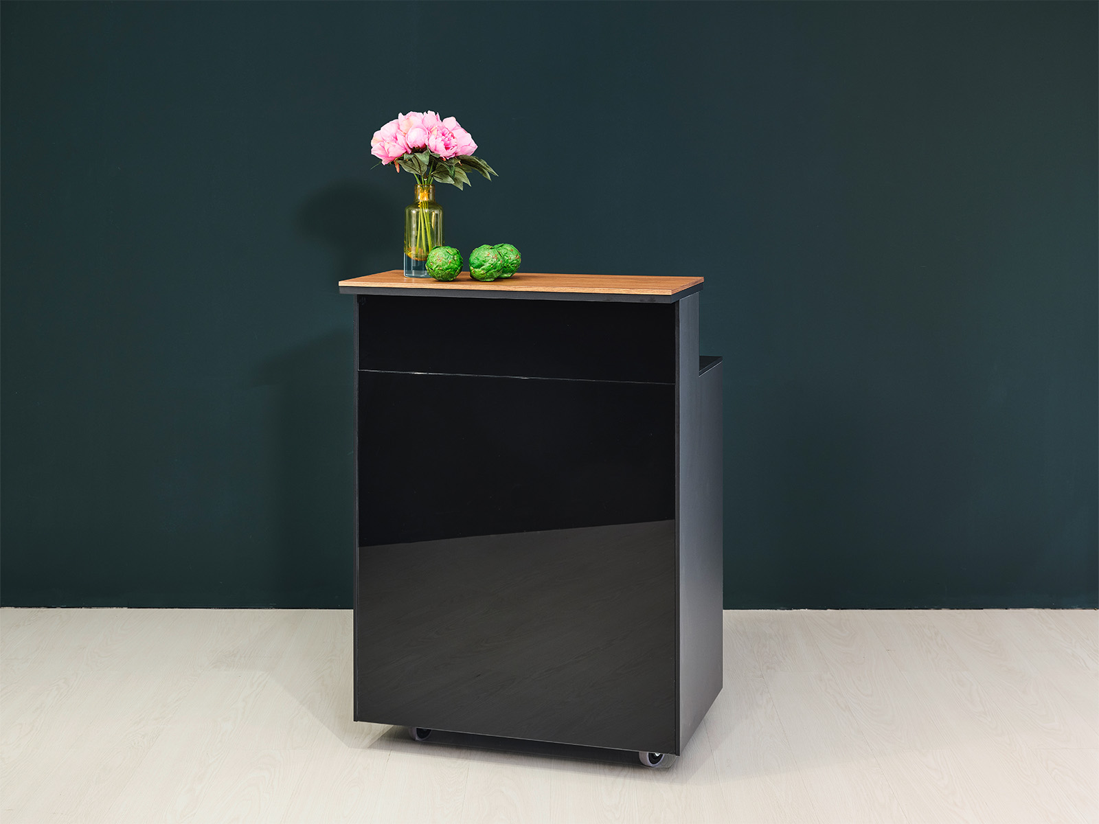 Velare Tresen von Cramer Holzmanufaktur