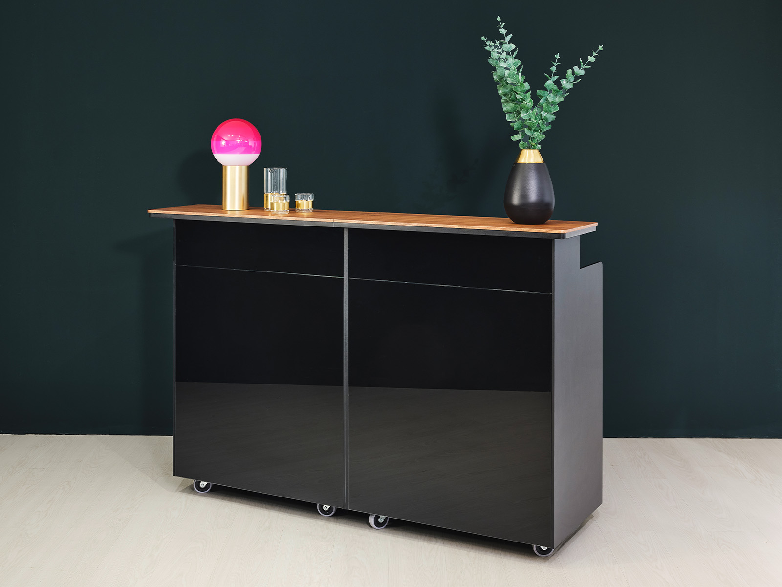 Velare Tresen von Cramer Holzmanufaktur