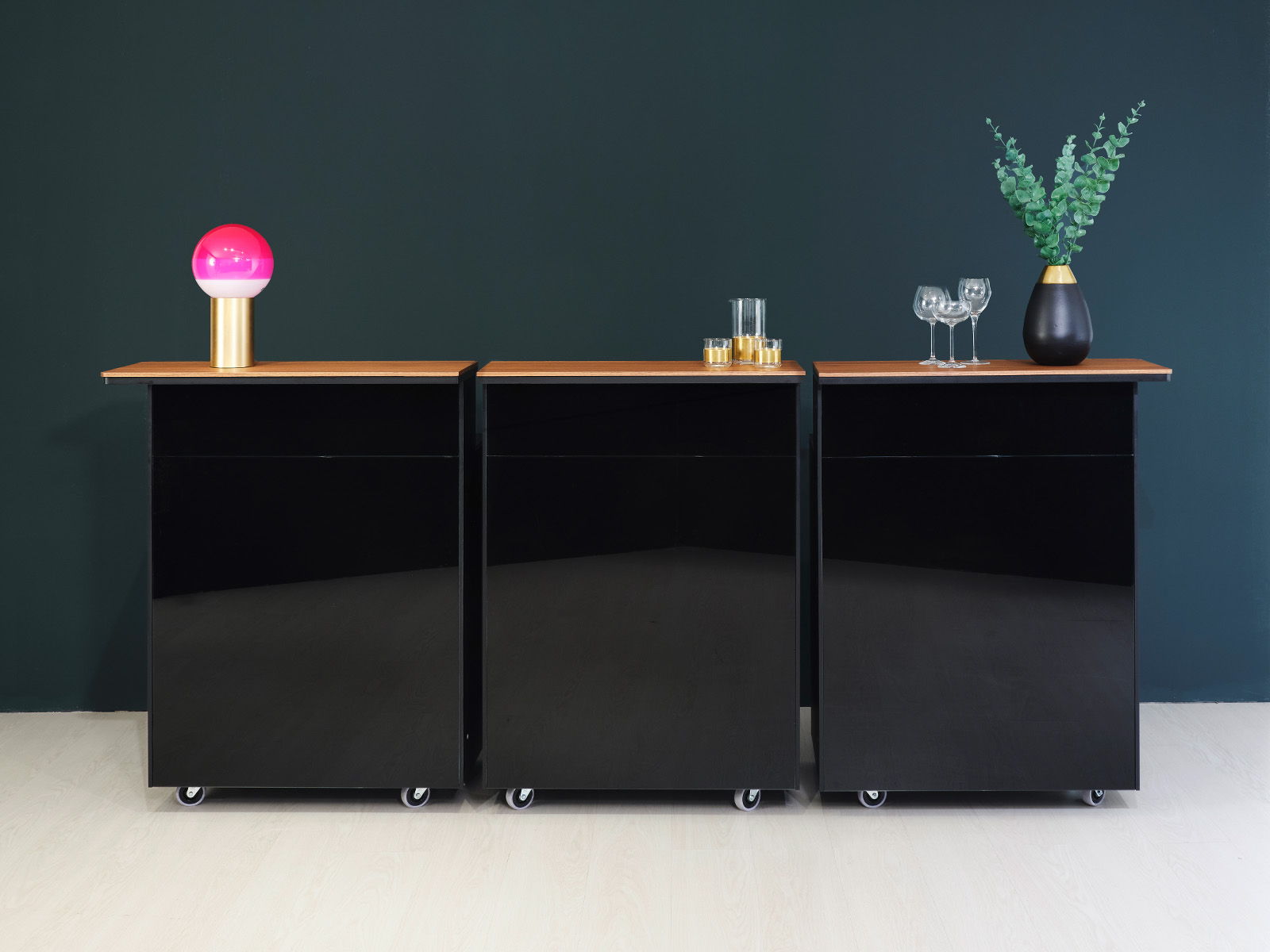 Velare Tresen von Cramer Holzmanufaktur