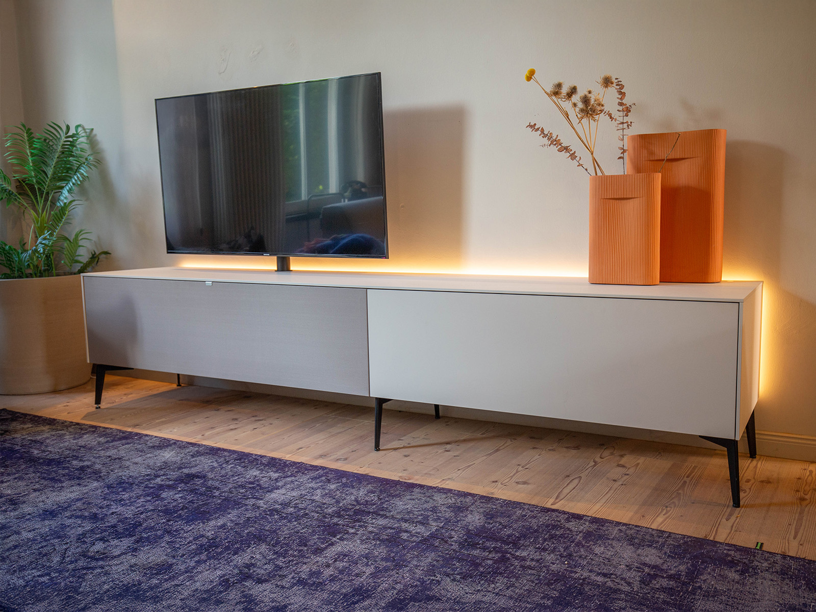 Velare Medienlowboard von Cramer Holzmanufaktur