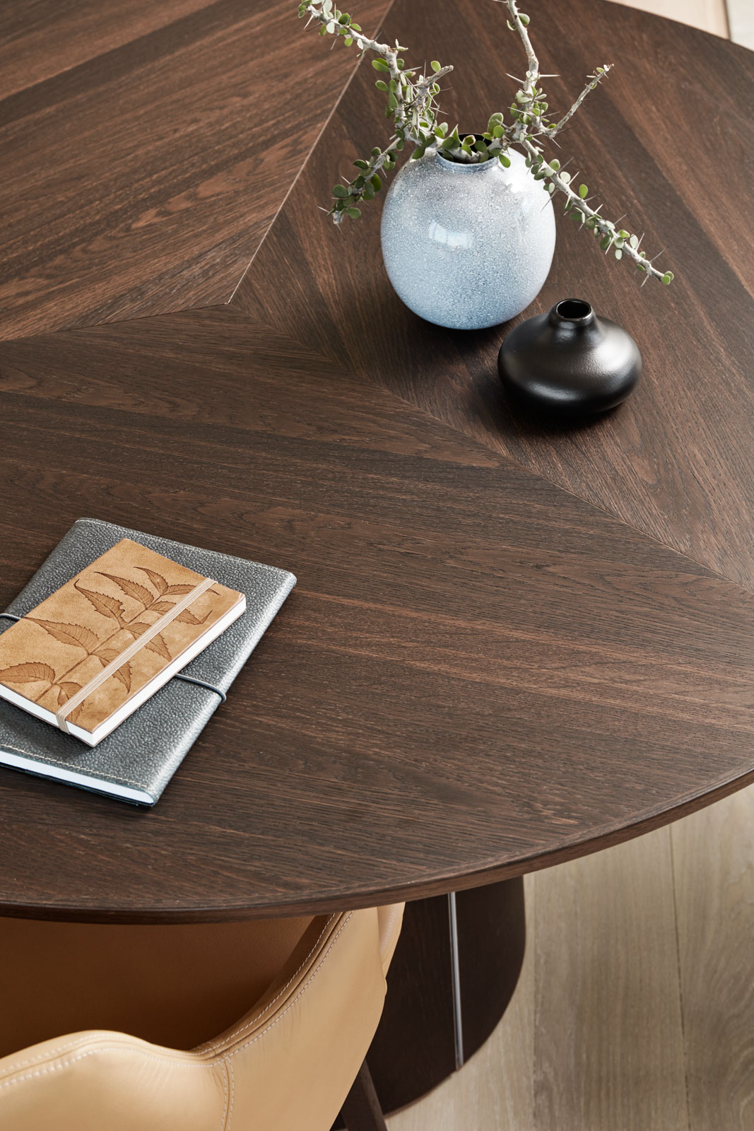 Dining Table #33 von Skovby