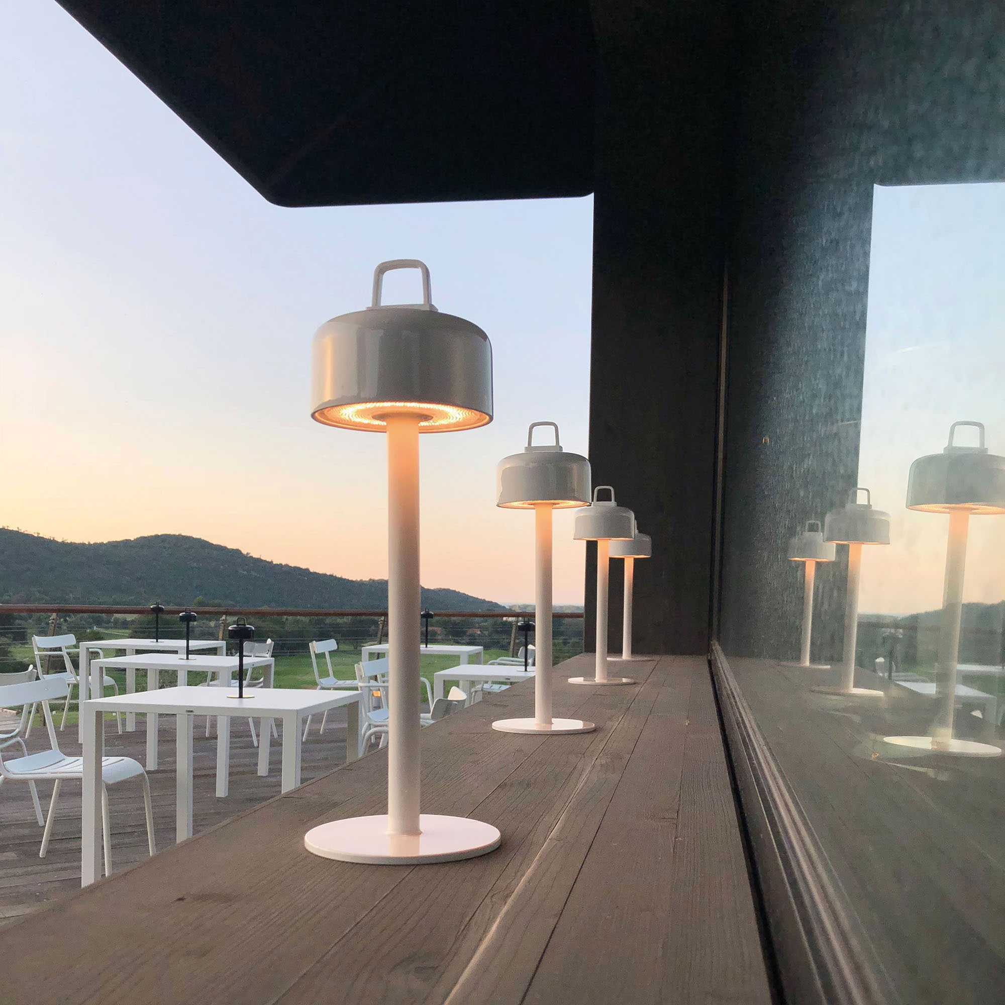 Luciole Akku-Tischleuchte von Emu