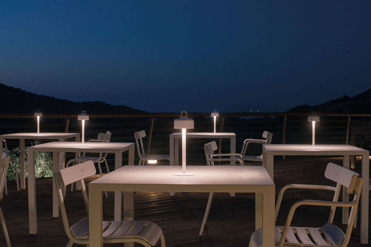 Luciole Akku-Tischleuchte von Emu