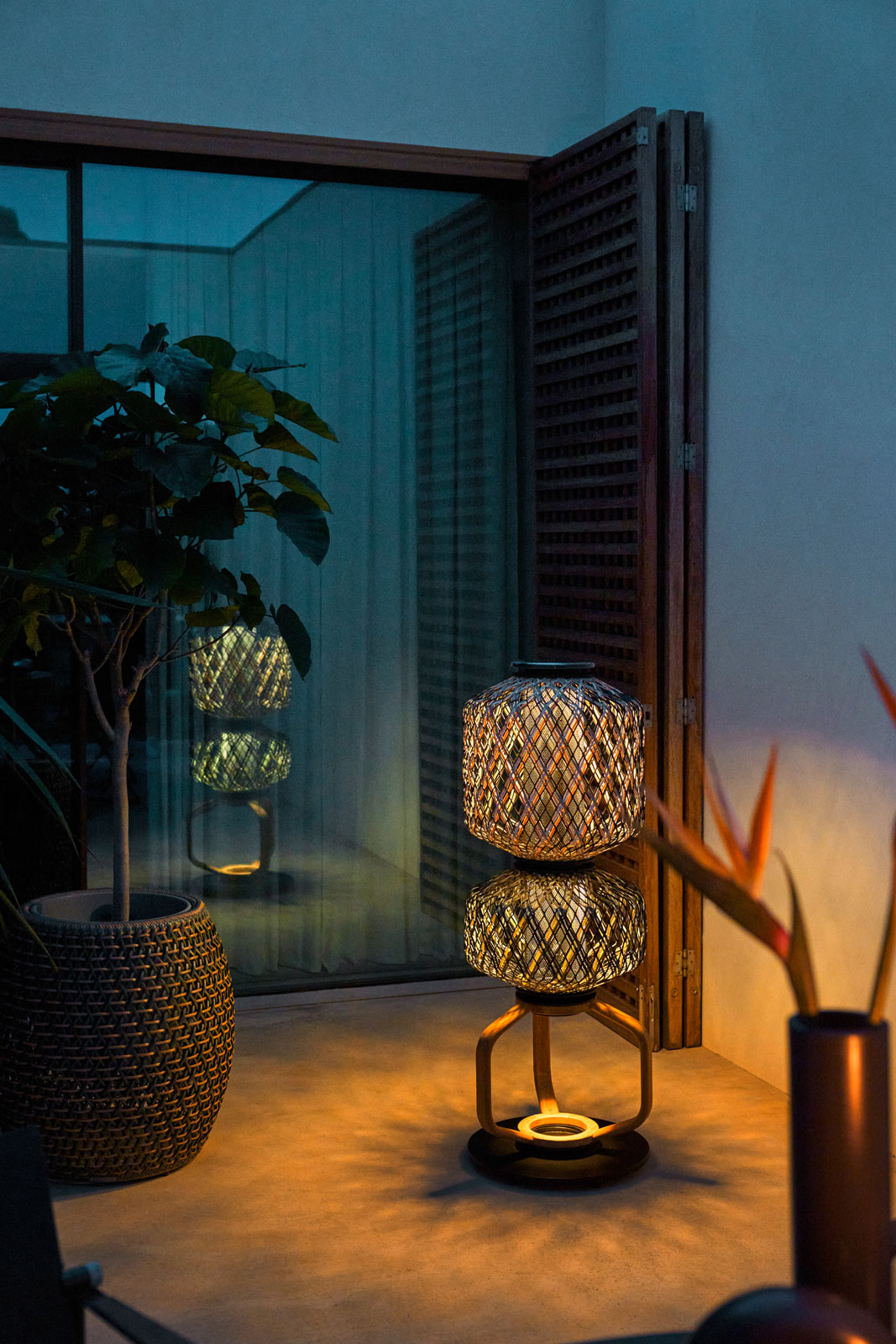 The Others Statue Jama Stehlampe von Dedon