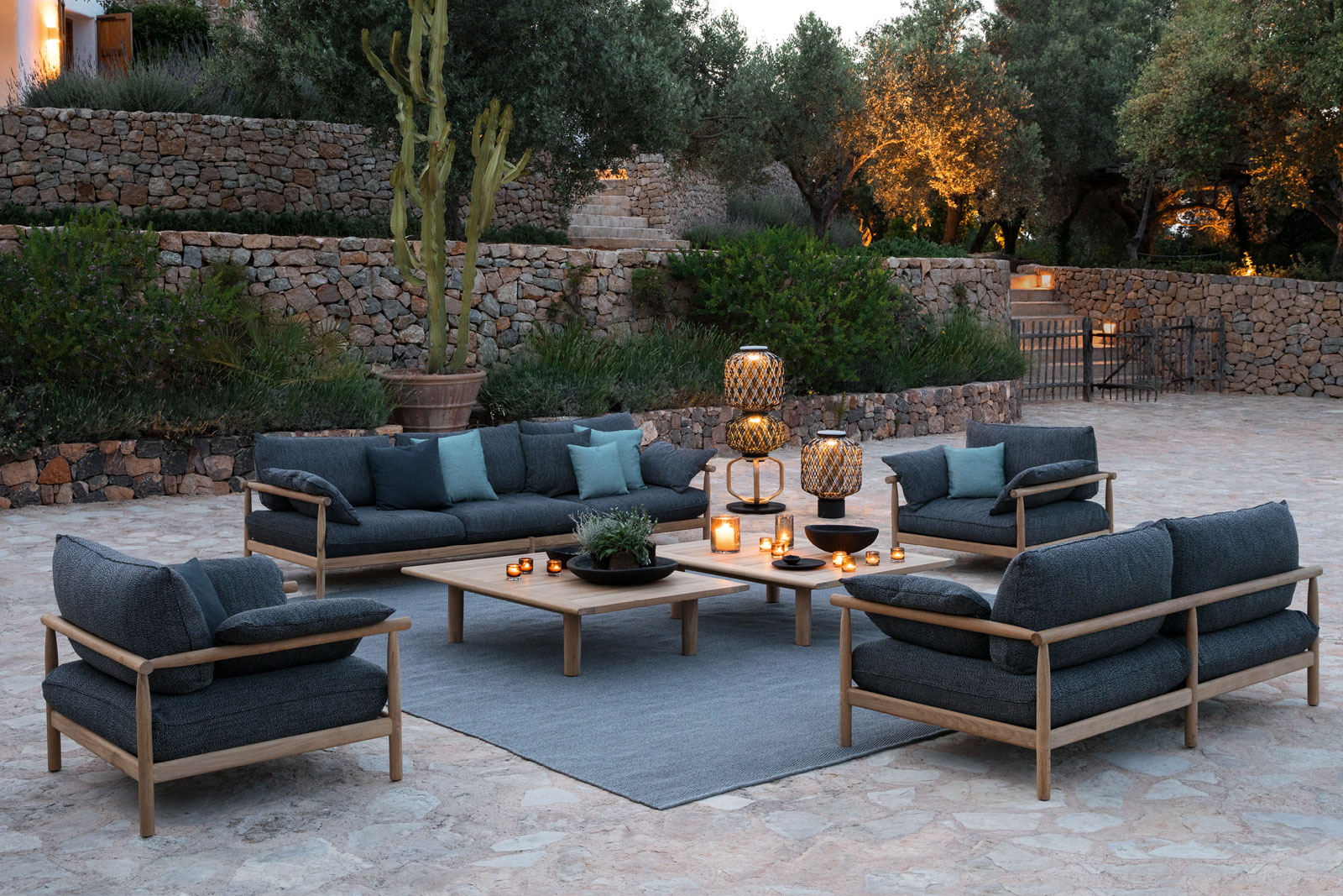 The Others Statue Jama Stehlampe von Dedon