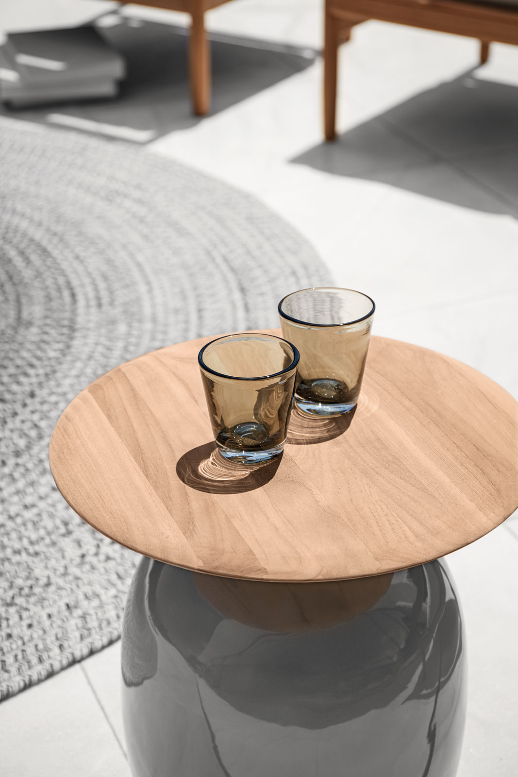 Blow High Side Table von Gloster