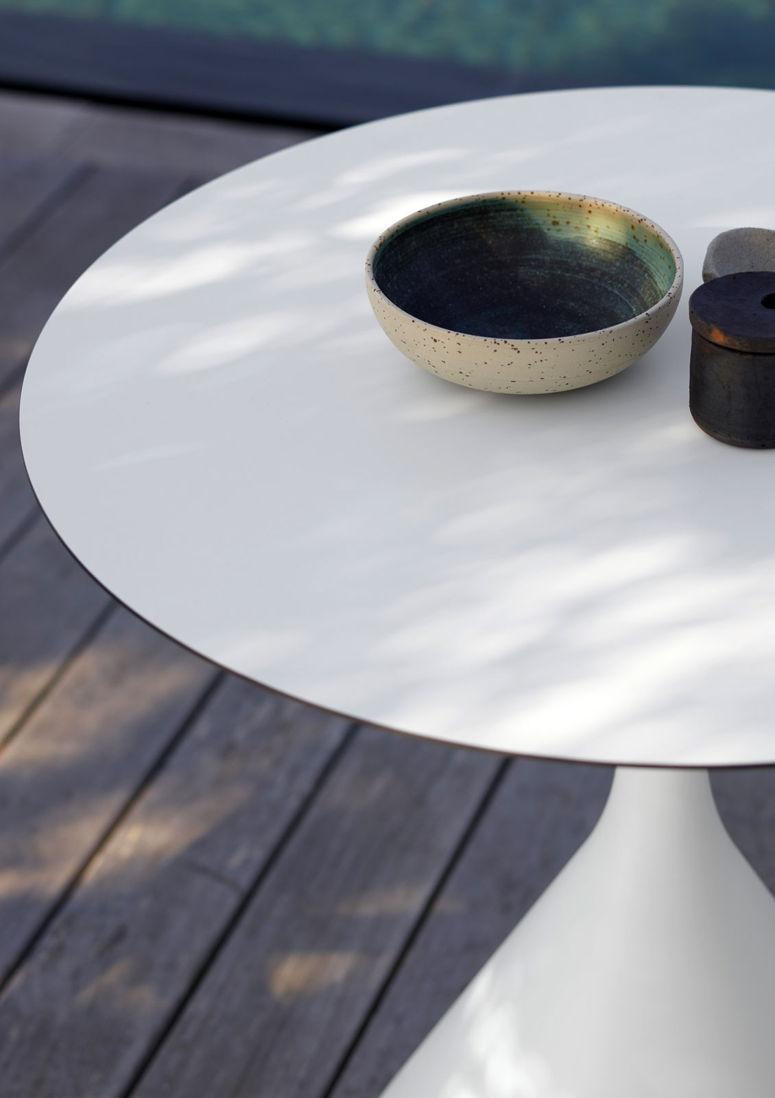 Satellite Beistelltisch von Dedon