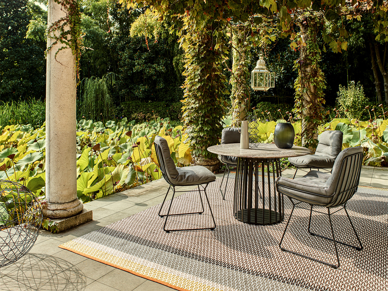 Leyasol Armchair Low von Freifrau