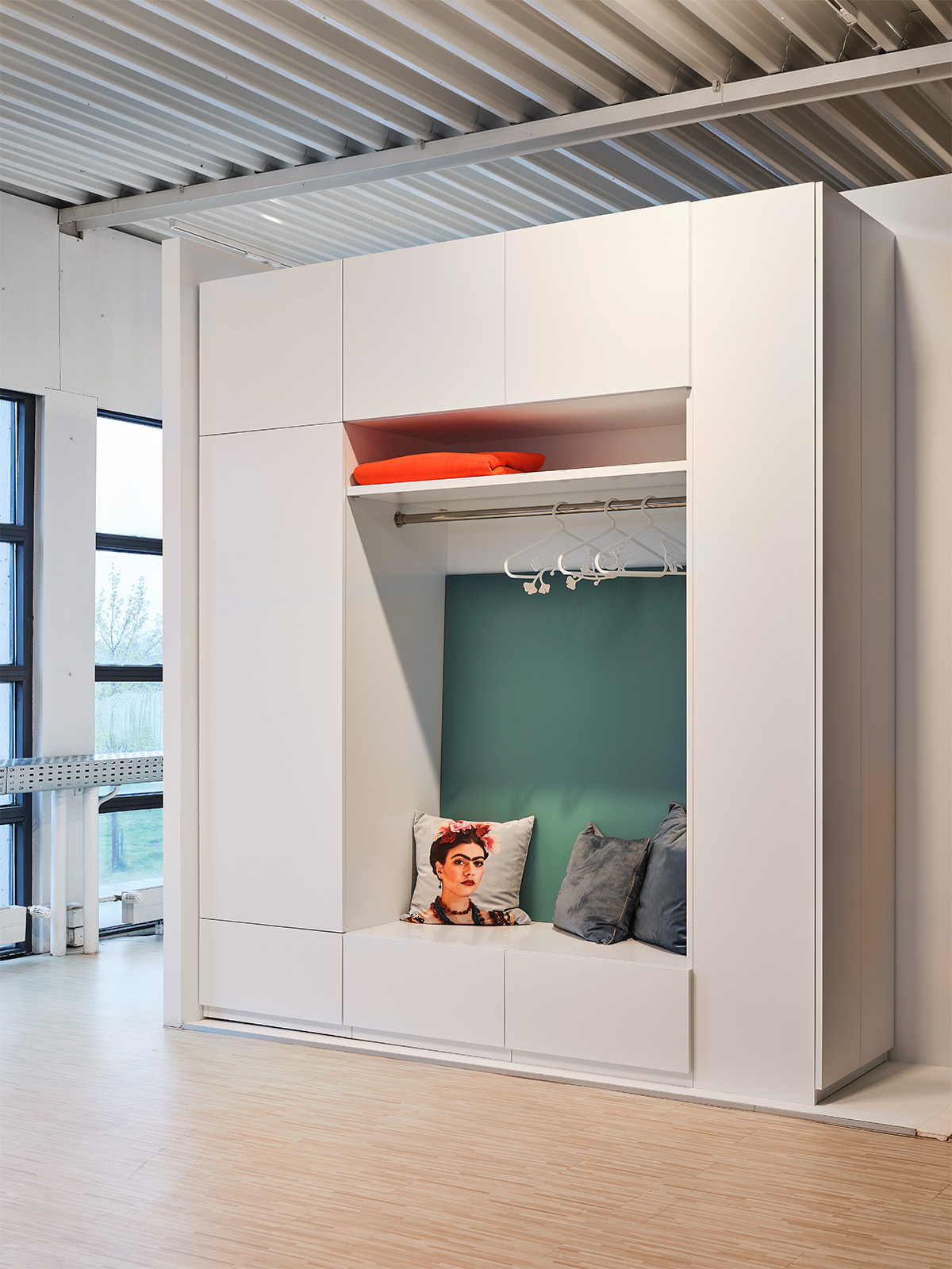 Refugium Garderobenschrank von Cramer Holzmanufaktur
