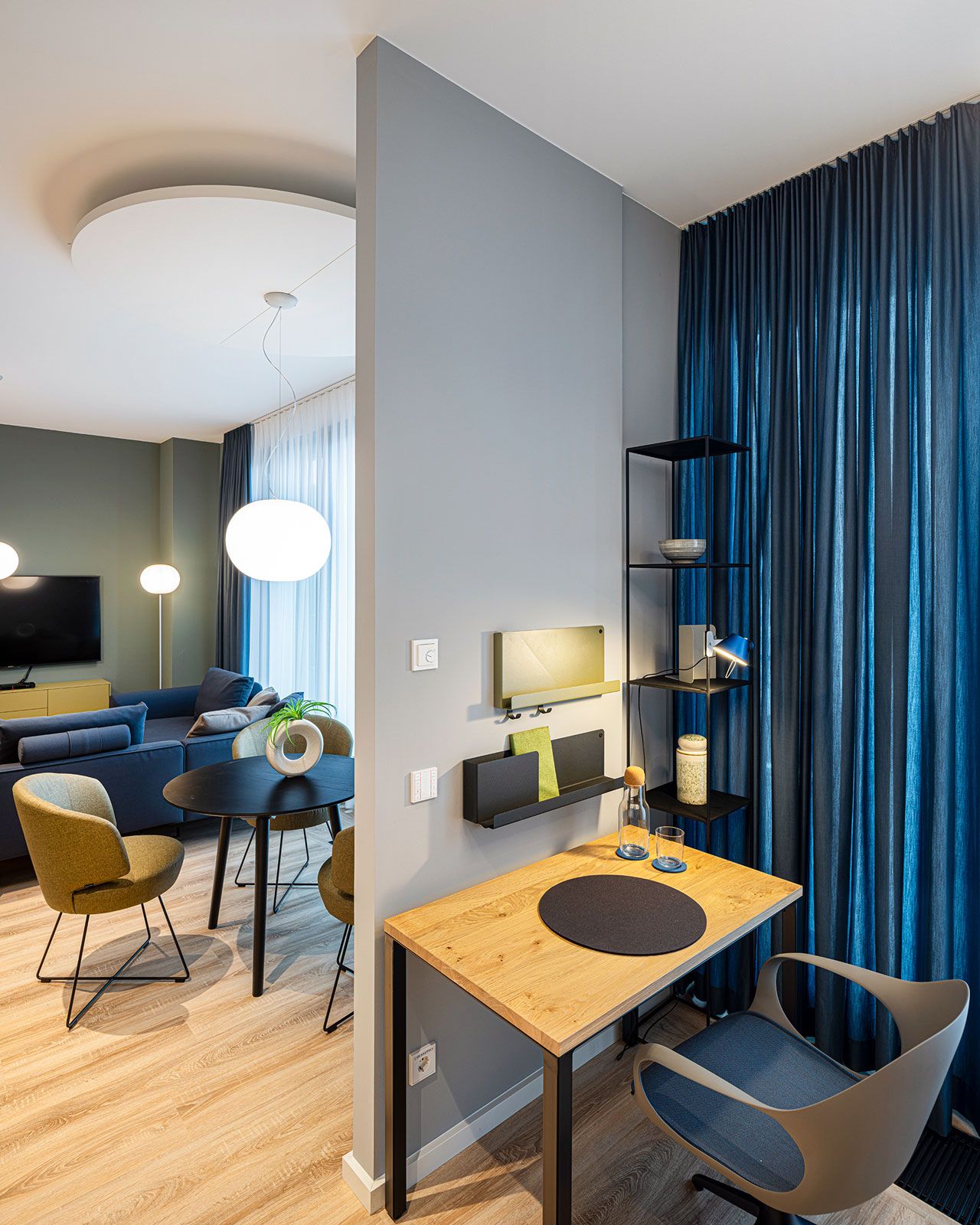 Büroetage und Firmenapartments in Hamburg - Die Apartments bieten das optimale Zuhause auf Zeit für Geschäftspartner und Mitarbeiter, die hier sowohl ihrer Arbeit nachgehen können, als auch ausreichend Erholung finden.