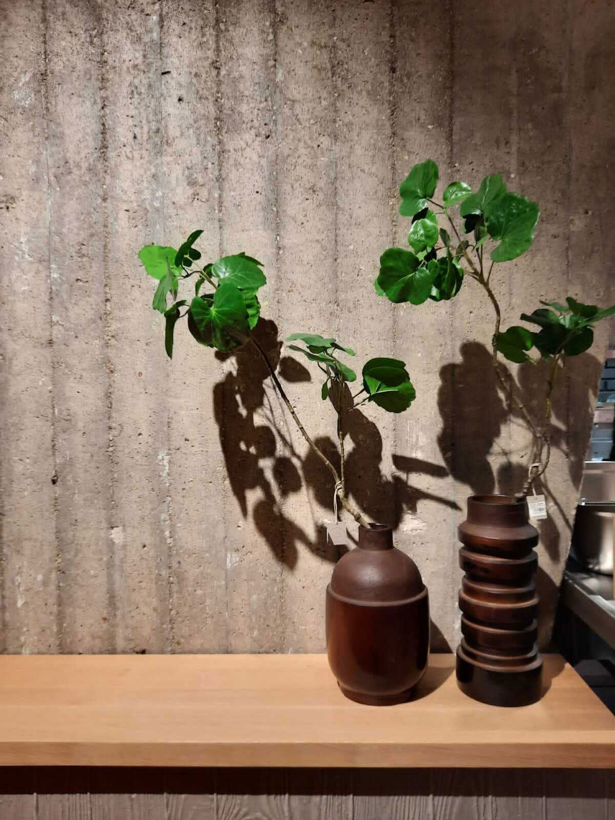 Familienrestaurant in Elmshorn - Betonwände unterstützen den industriellen Charakter des Restaurants.