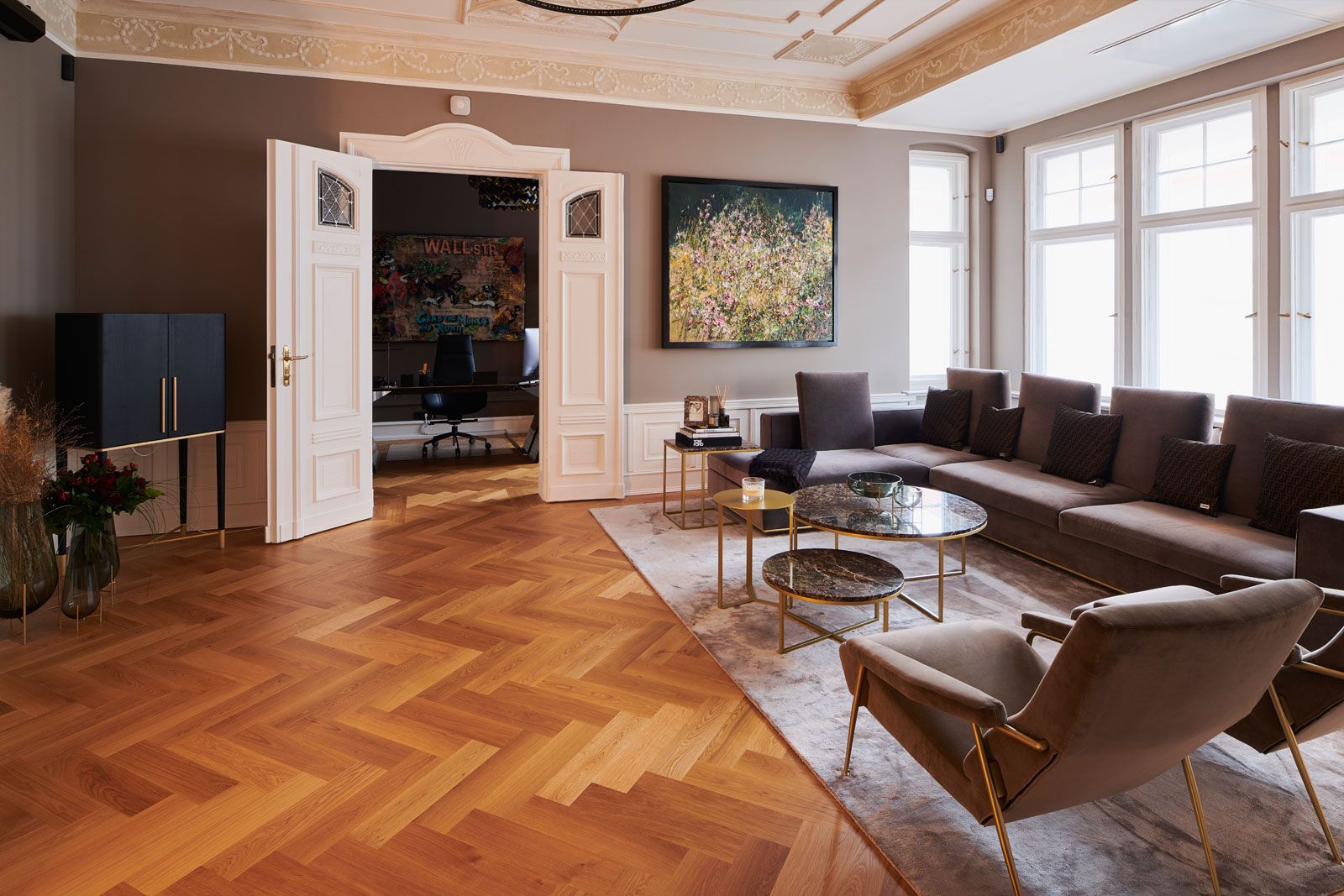 Altbau am Ku'damm - Sofa und Tische: Marelli, Sessel: Molteni, Schrank: Galotti&Radice, Teppich: Kymo