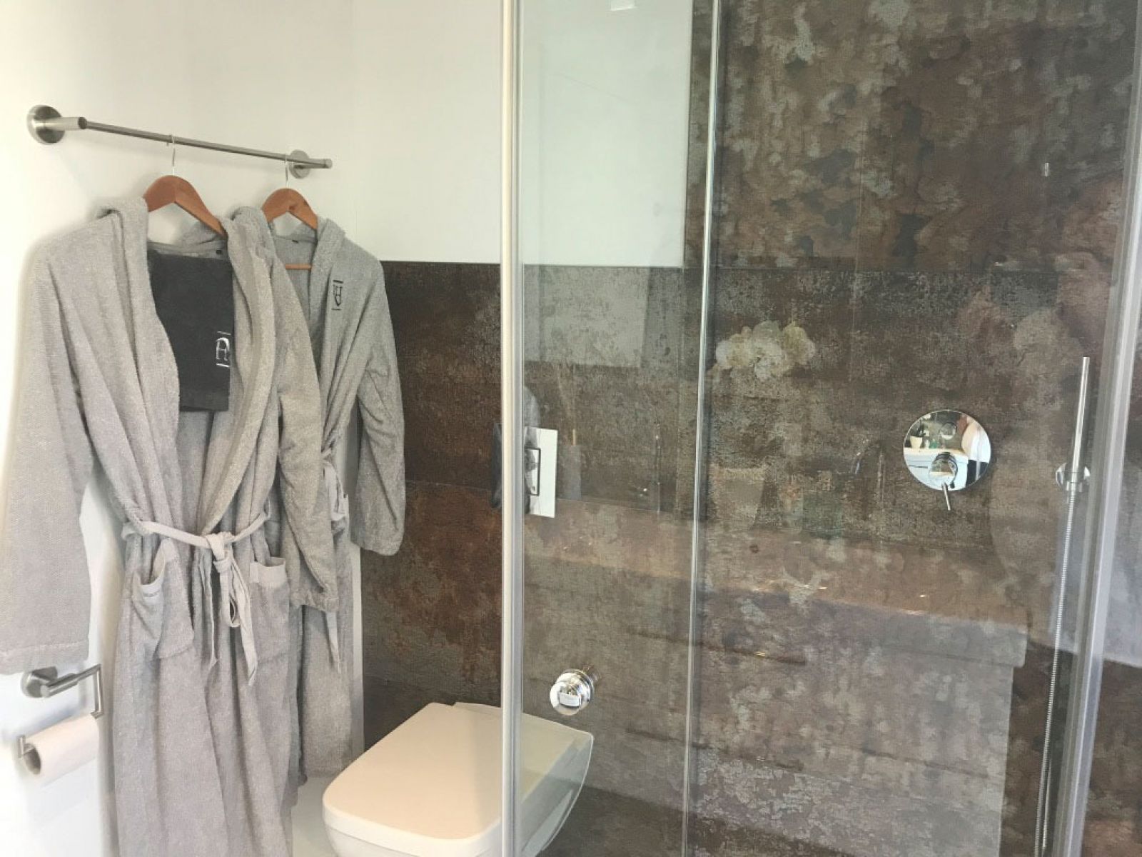 Hausboot in Cannes - Blick in das Badezimmer Nr. 2 des Bootes