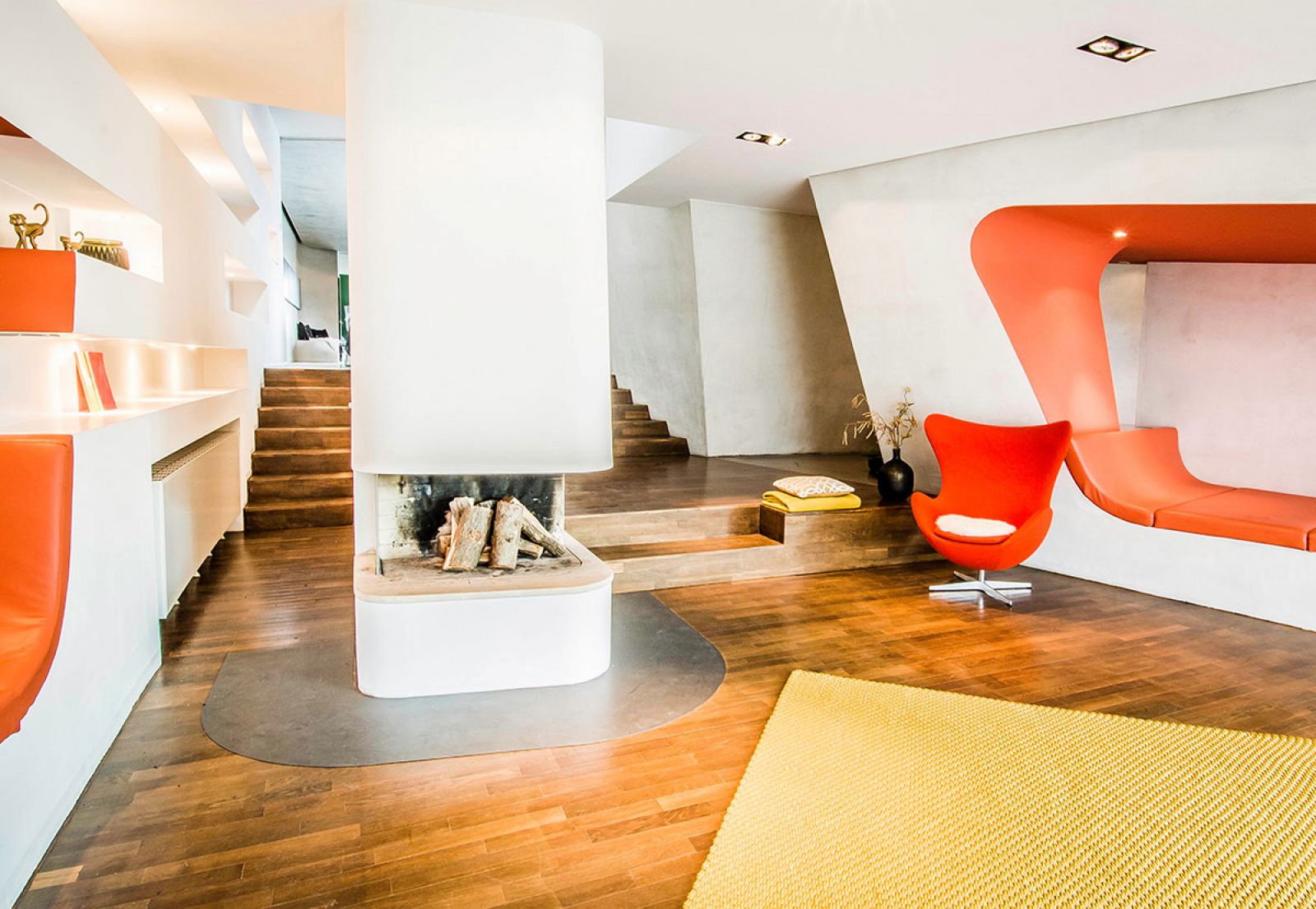 E-Wohnen in Berlin - Sessel The Egg von Fritz Hansen