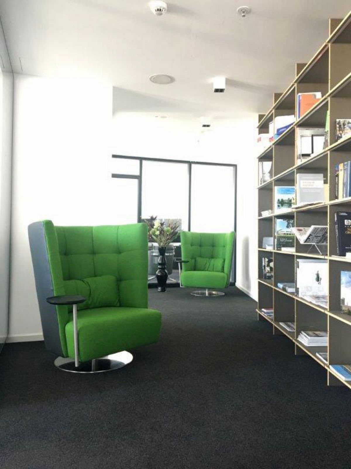 Büroetage im 30. Stock - Matheo Sessel von Signet