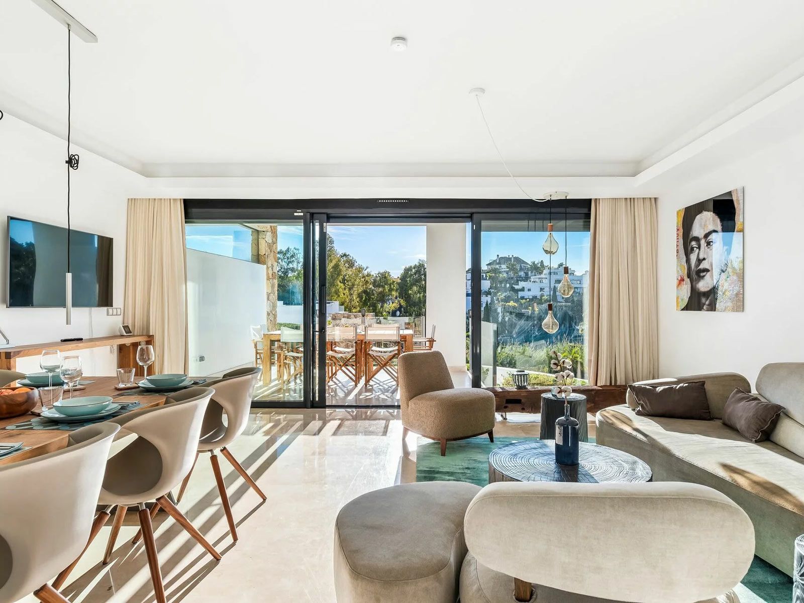 Villa Senses in Marbella - Die sinnlichen, zurückhaltenden Farben des Interieurs laden zum Entspannen ein.