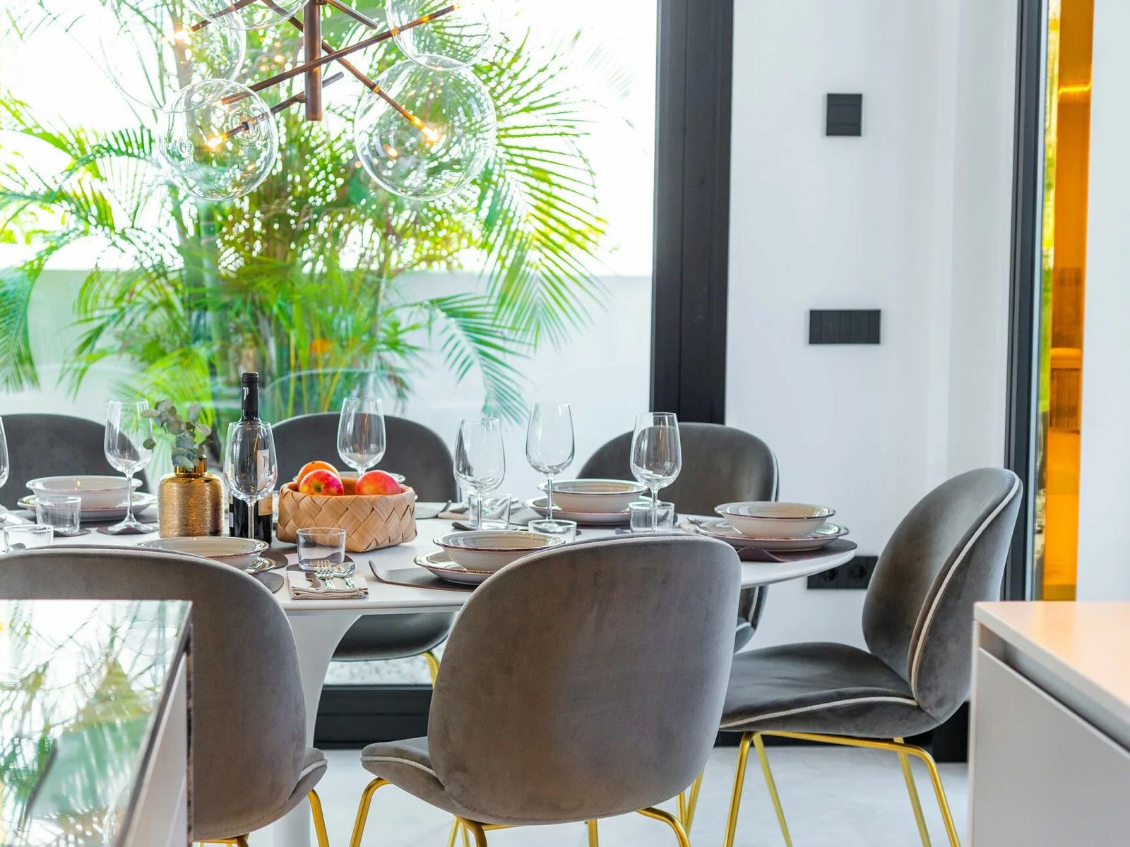 Villa Elements in Marbella - Im Essbereich lässt es sich entspannt beisammen sitzen und exquisit Speisen.