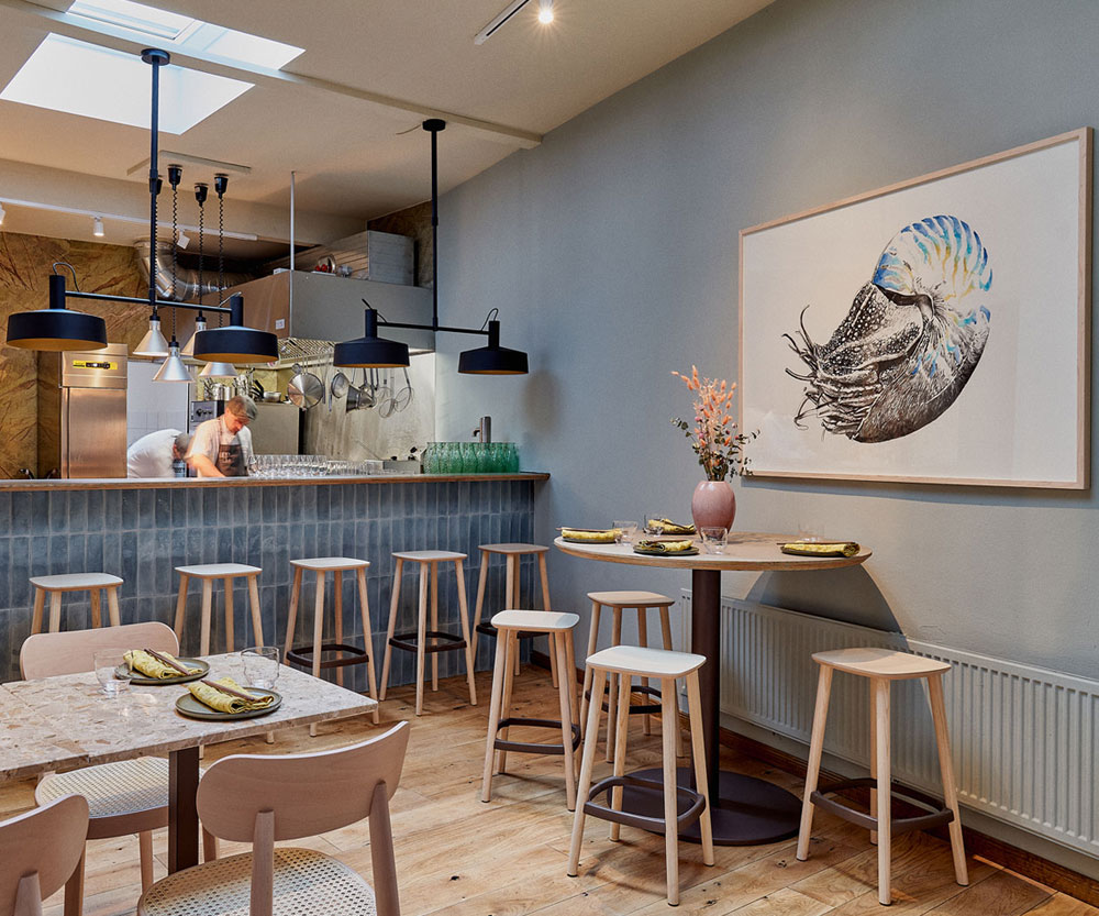 Trendige Seafoodbar auf St. Pauli: Möblierung Restaurants
