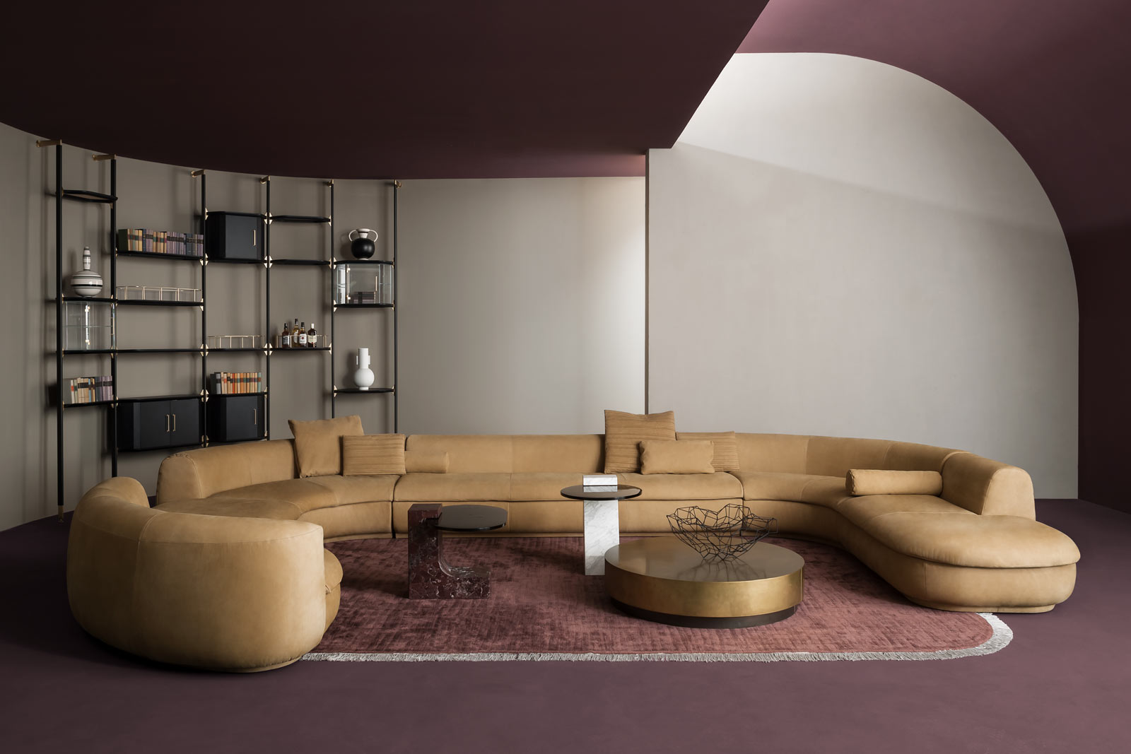 Zur&uuml;ckhaltend und mit feinen Rundungen: Das Baxter Sofa Piaf.