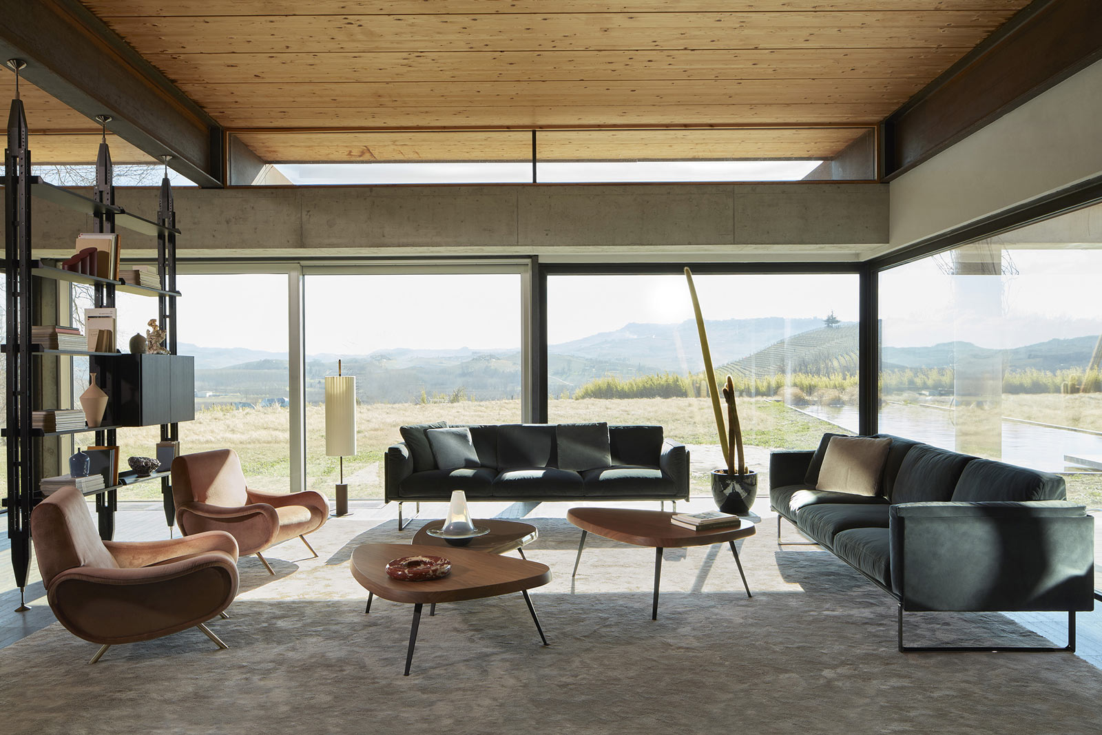 Moderne Allrounder: Die Lady Sessel und das Sofa 8 mit seinen minimalistischen Formen.
