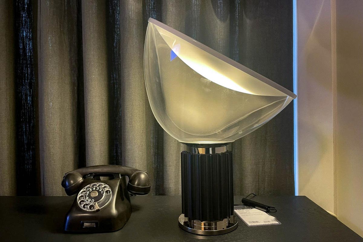 Tischleuchte Taccia small LED (2x vorhanden) von Flos im Sale