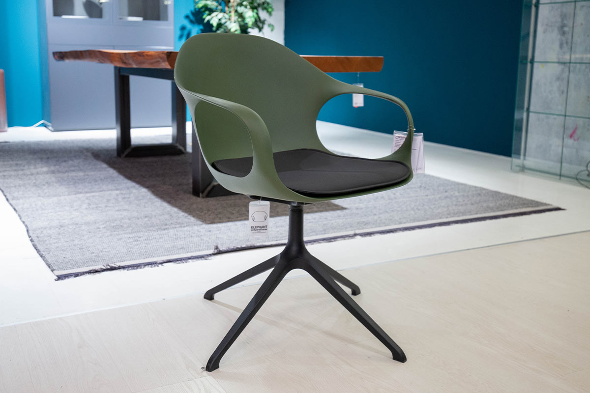 Stuhlgruppe Elephant von Kristalia