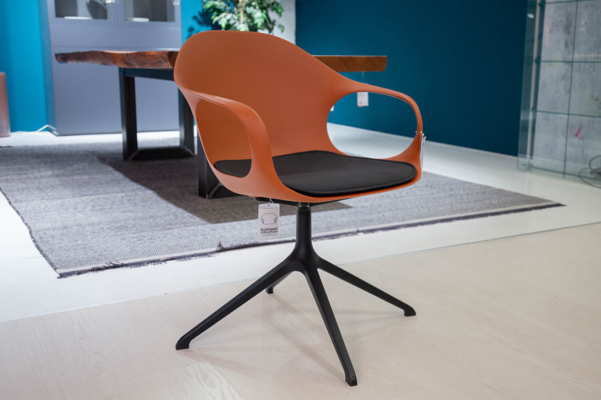 Stuhlgruppe Elephant von Kristalia