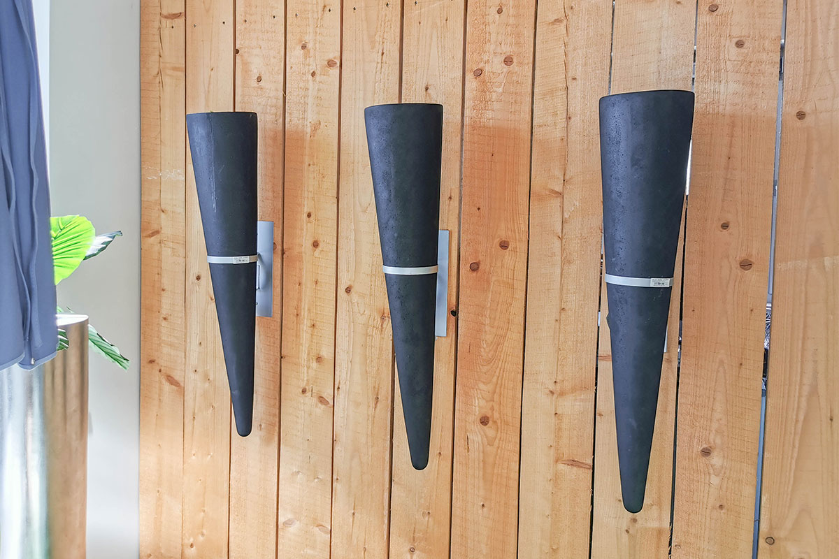 3er-Gruppe Pflanzengefäß Polystone Wall Cone (wandhängend) von Fleur Ami