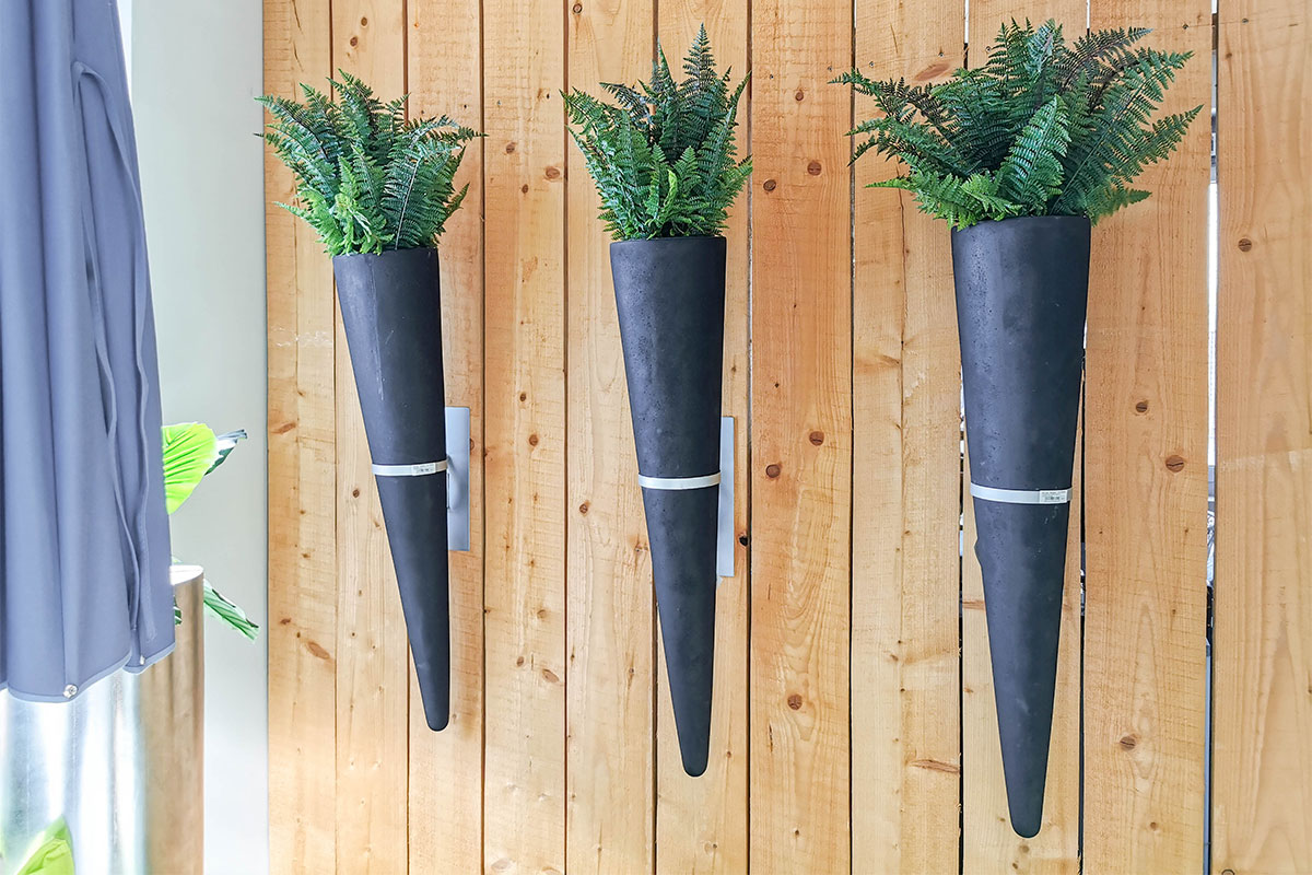 3er-Gruppe Pflanzengefäß Polystone Wall Cone (wandhängend) von Fleur Ami für 290 € 3er-Gruppe Pflanzengefäß Polystone Wall Cone (wandhängend) von Fleur Ami für 290 €
