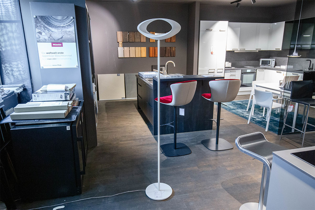 Stehleuchte Cabildo von Artemide im Sale