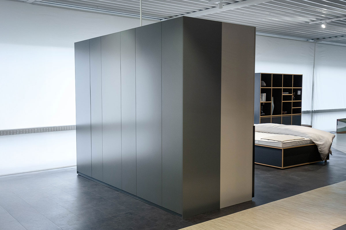 Kleiderschrank Refugium B 300 cm von Cramer Holzmanufaktur im Sale