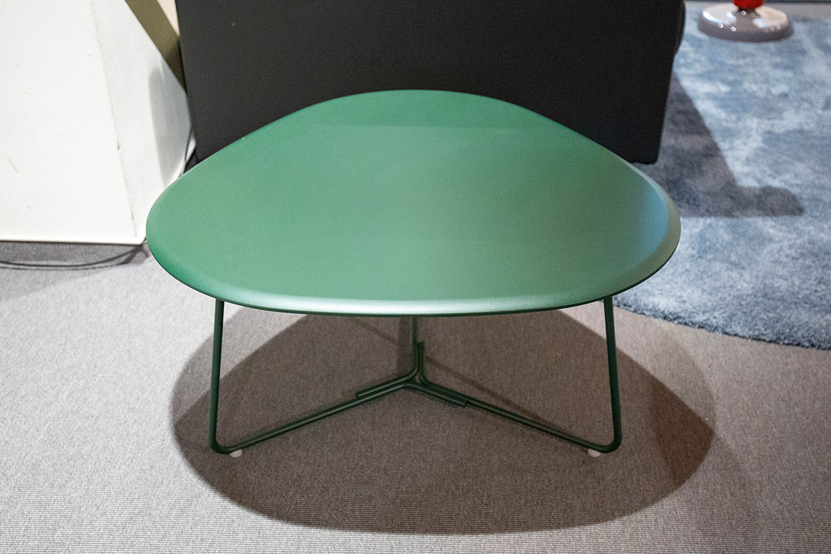 Couchtisch Tripod von Pode im Sale