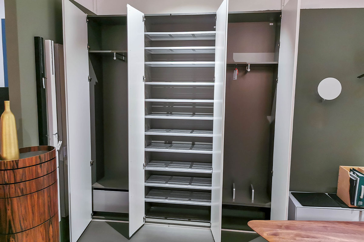 Garderobenschrank Stripes von Schnbuch