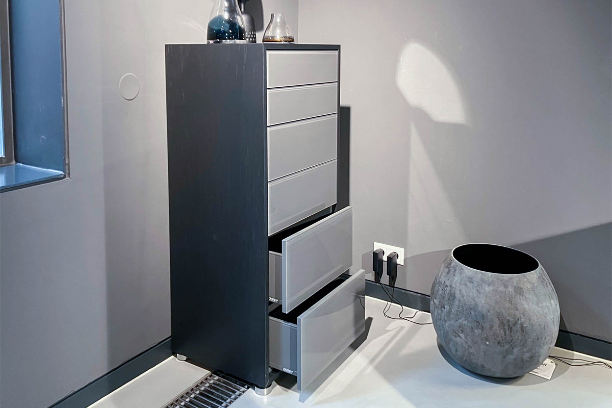 Kommode Velare Eiche moltenigrau von Cramer Holzmanufaktur