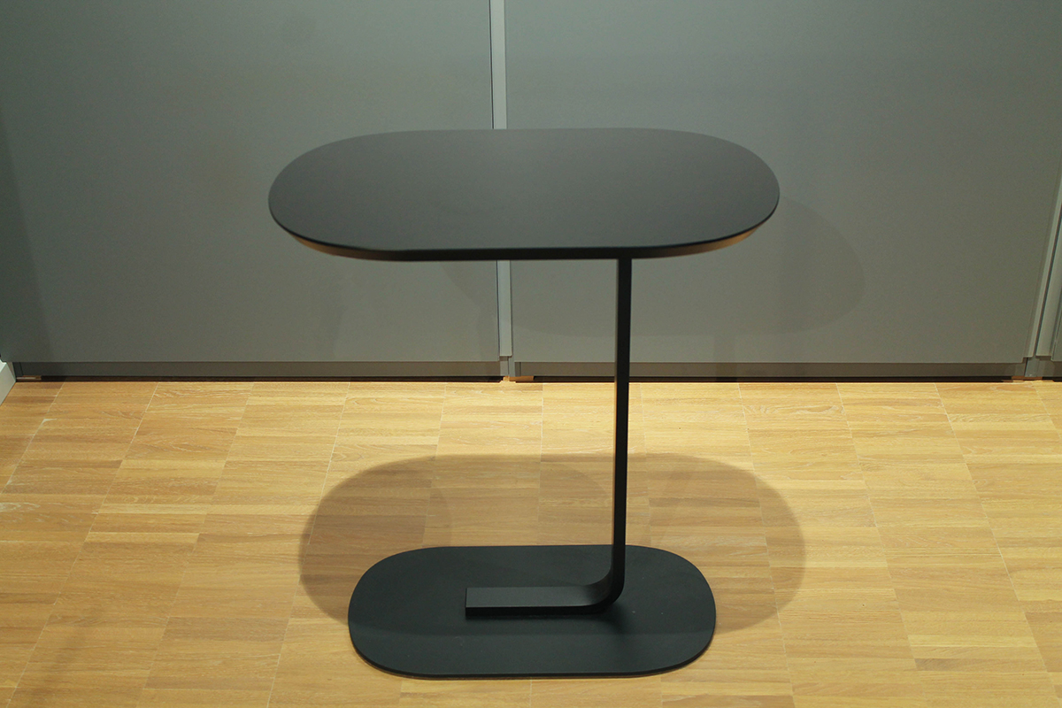 Beistelltisch Relate mit Linoleum-Tischplatte von Muuto