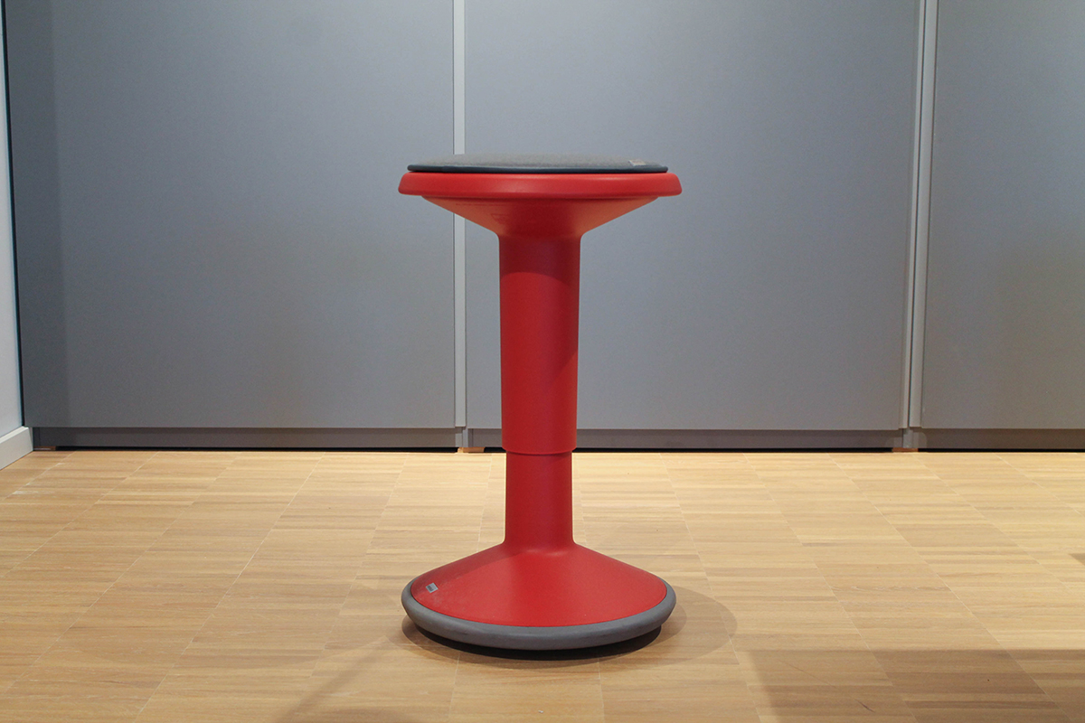 Pendelhocker UPis1 von Interstuhl im Sale