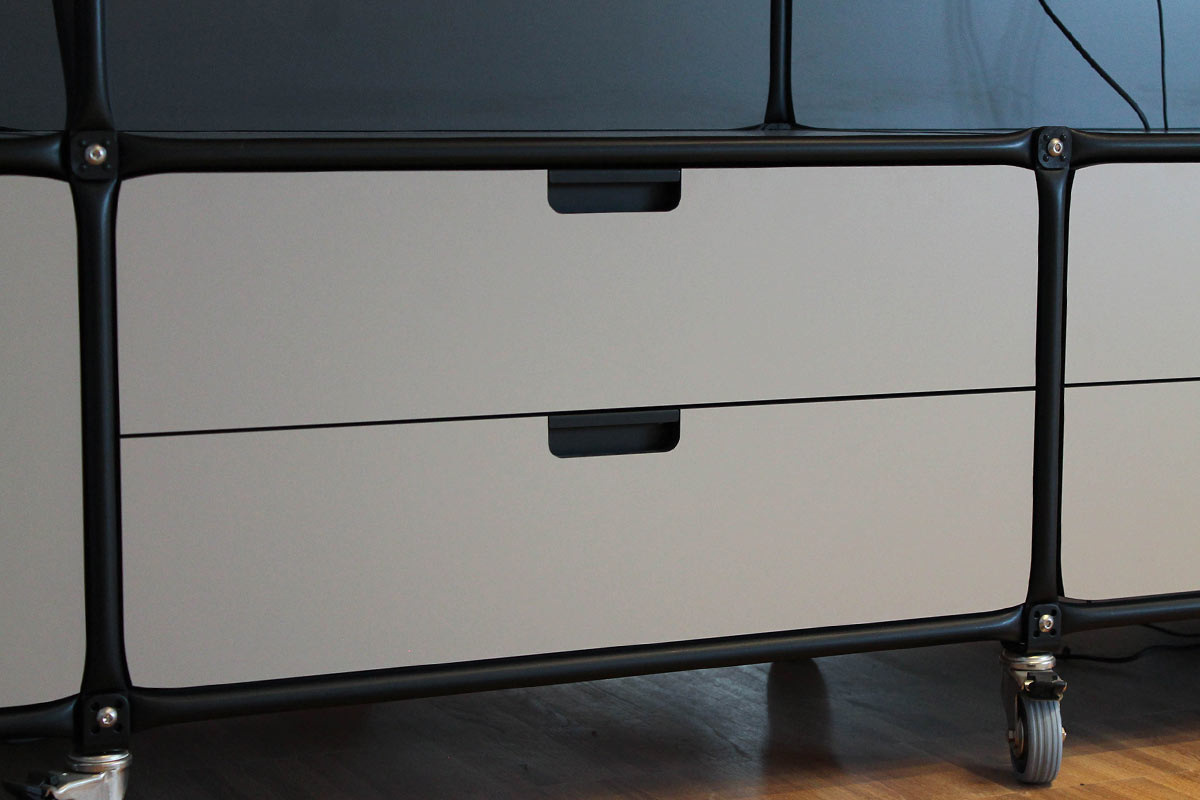 Raumteiler System 180 mit TV-Halter von System 180